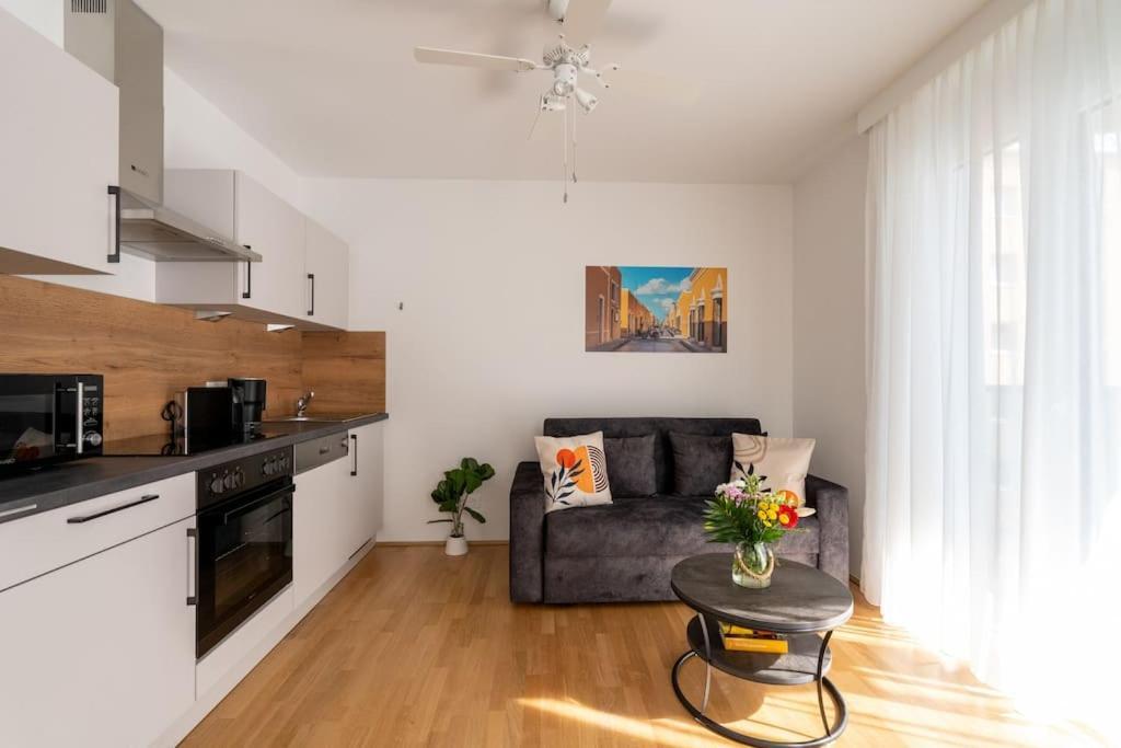 Sunny 1Br Home With Balcony By Hm Vienna Exterior photo