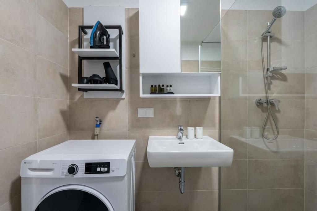 Sunny 1Br Home With Balcony By Hm Vienna Exterior photo