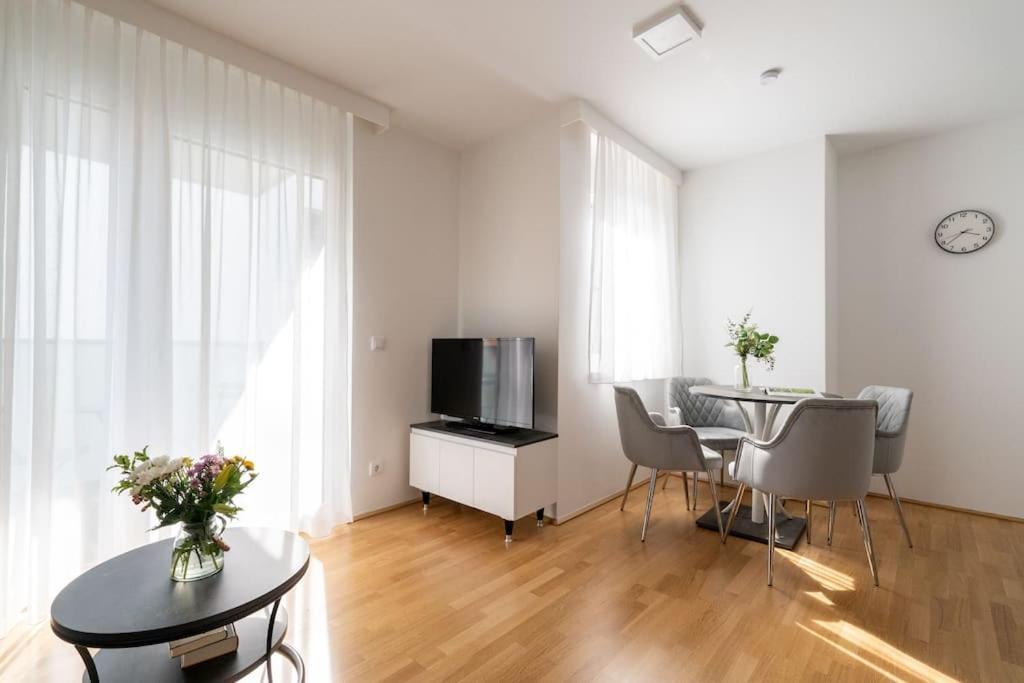 Sunny 1Br Home With Balcony By Hm Vienna Exterior photo