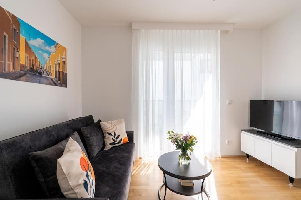 Sunny 1Br Home With Balcony By Hm Vienna Exterior photo