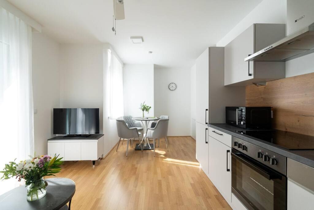 Sunny 1Br Home With Balcony By Hm Vienna Exterior photo
